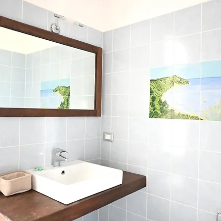 S377- Sirolo, Ampio Bilocale Con Giardino Apartamento